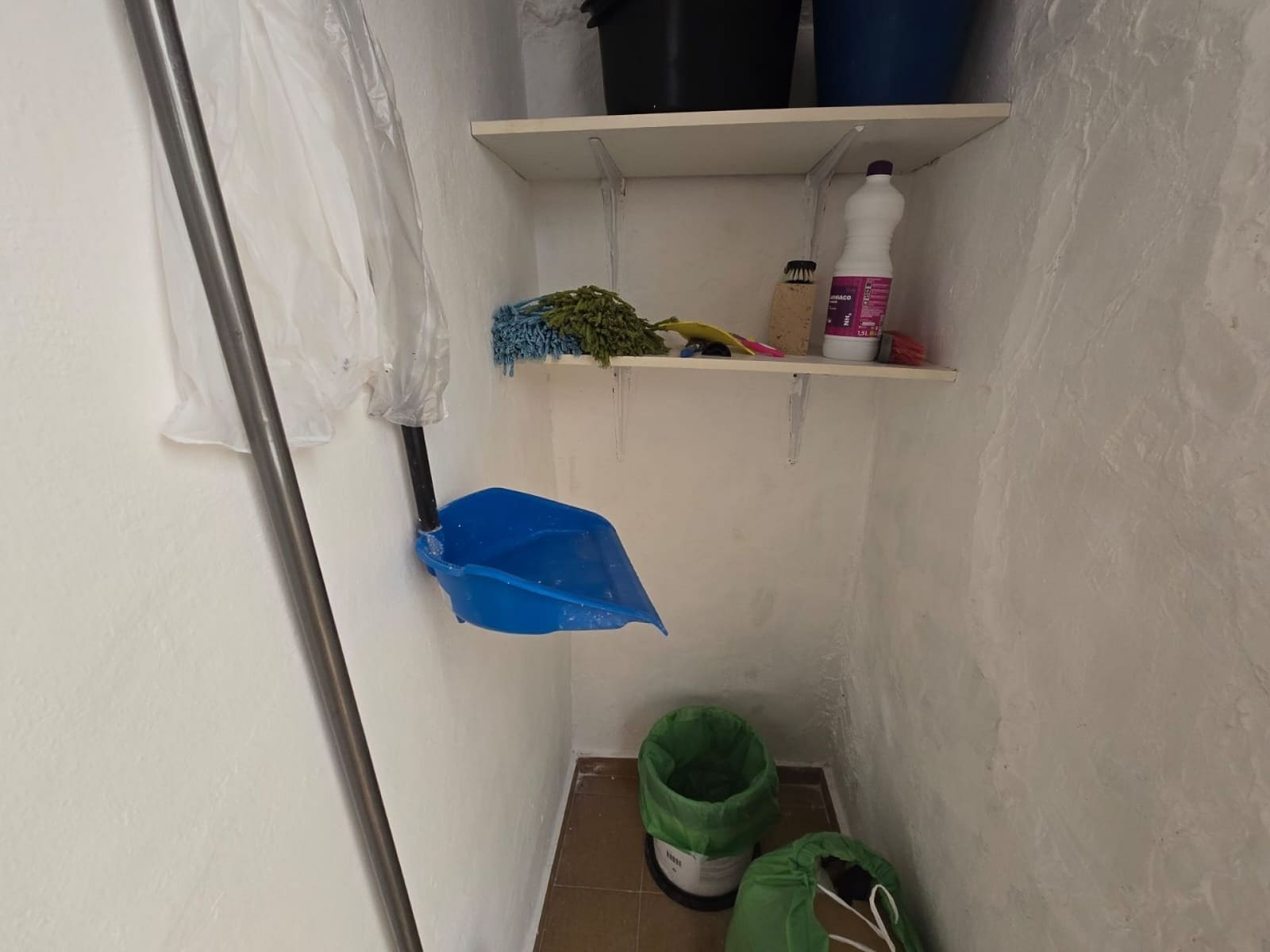 5 soveværelse Byhus til salg i Sax med garage - € 175.000 (Ref: 9570461)