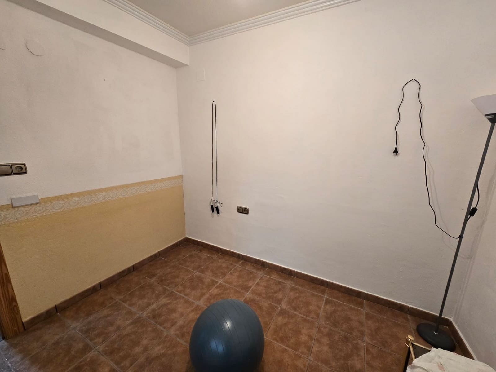 5 soveværelse Byhus til salg i Sax med garage - € 175.000 (Ref: 9570461)