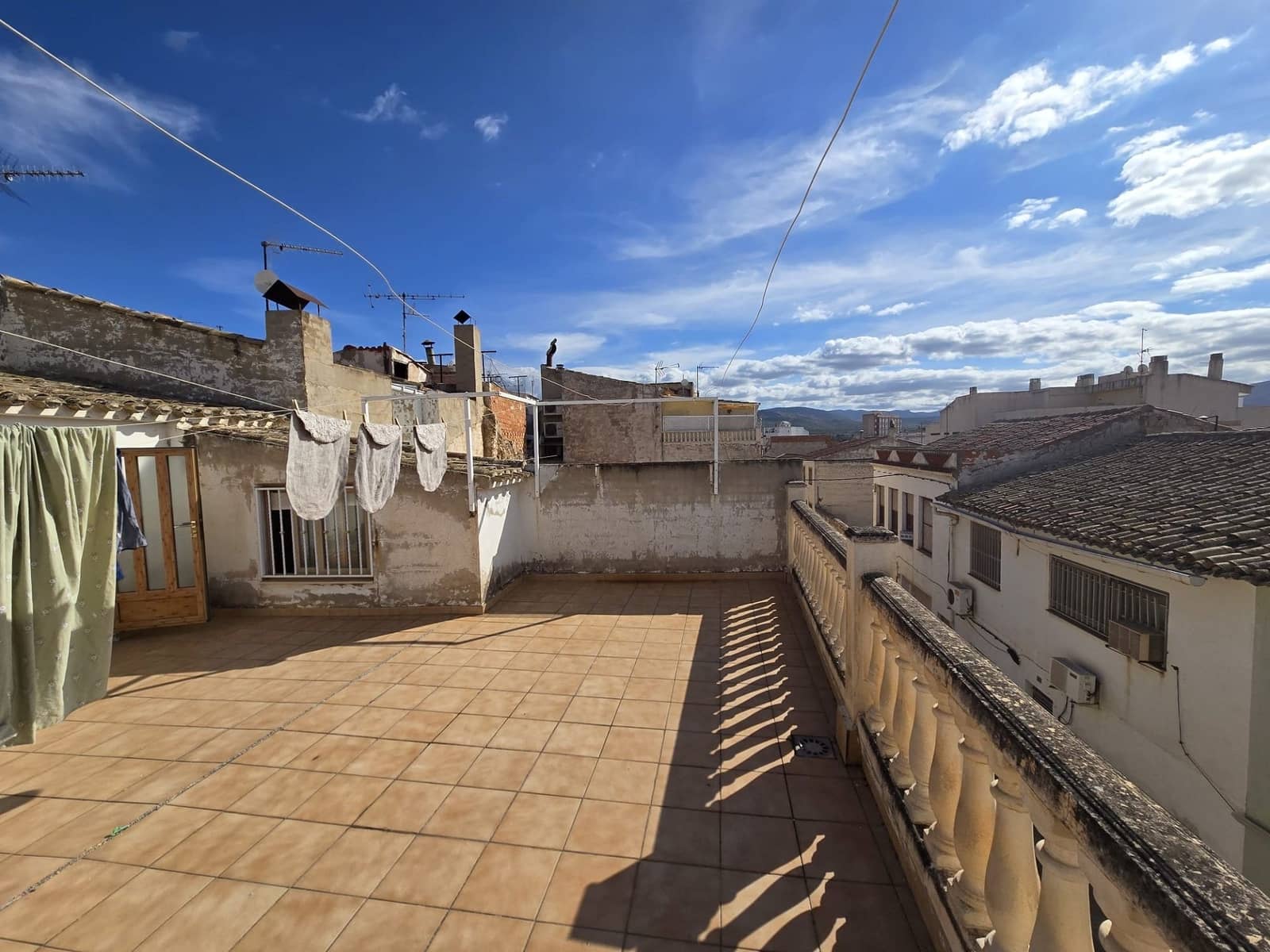 5 soveværelse Byhus til salg i Sax med garage - € 175.000 (Ref: 9570461)