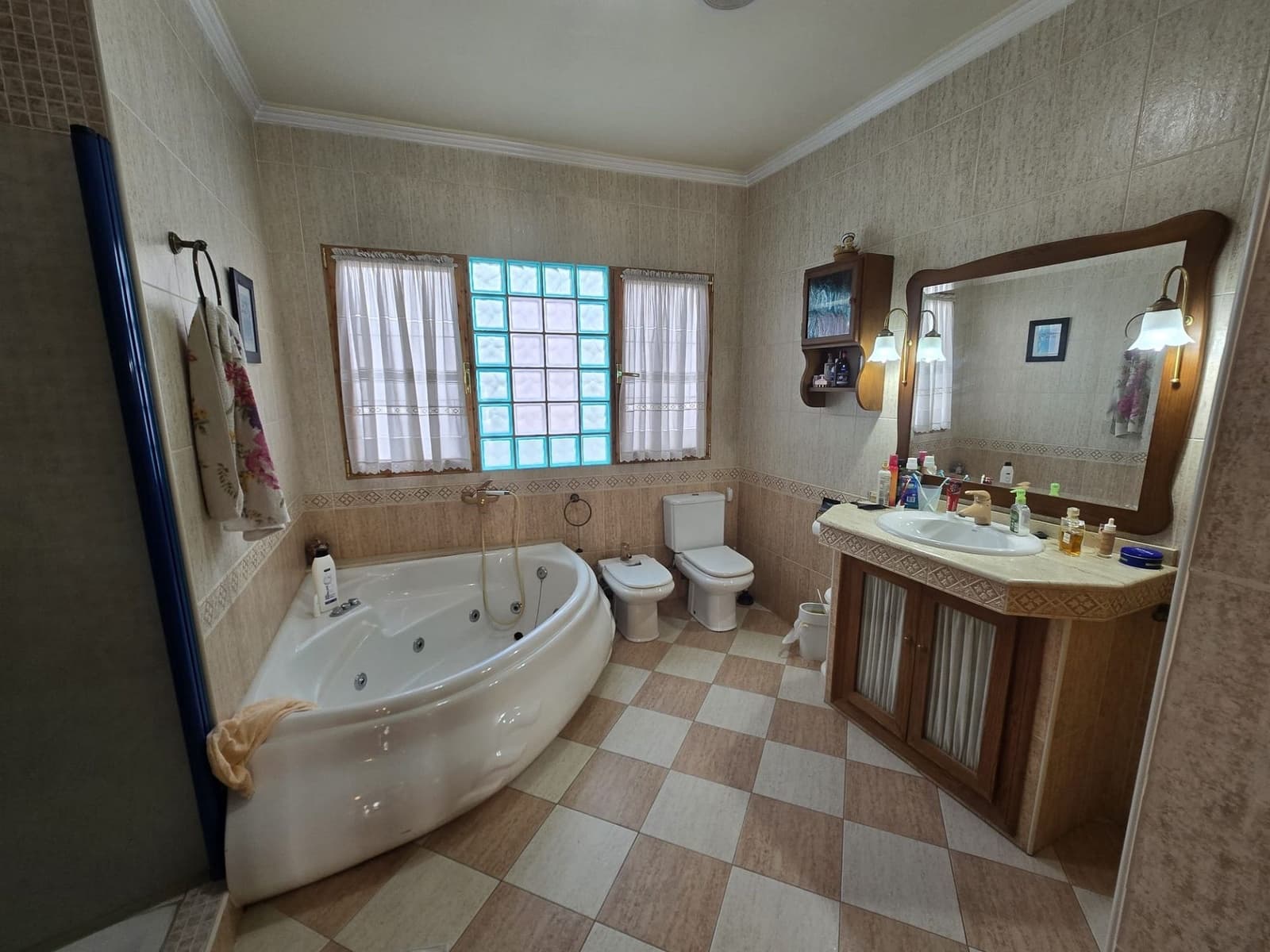 5 soveværelse Byhus til salg i Sax med garage - € 175.000 (Ref: 9570461)