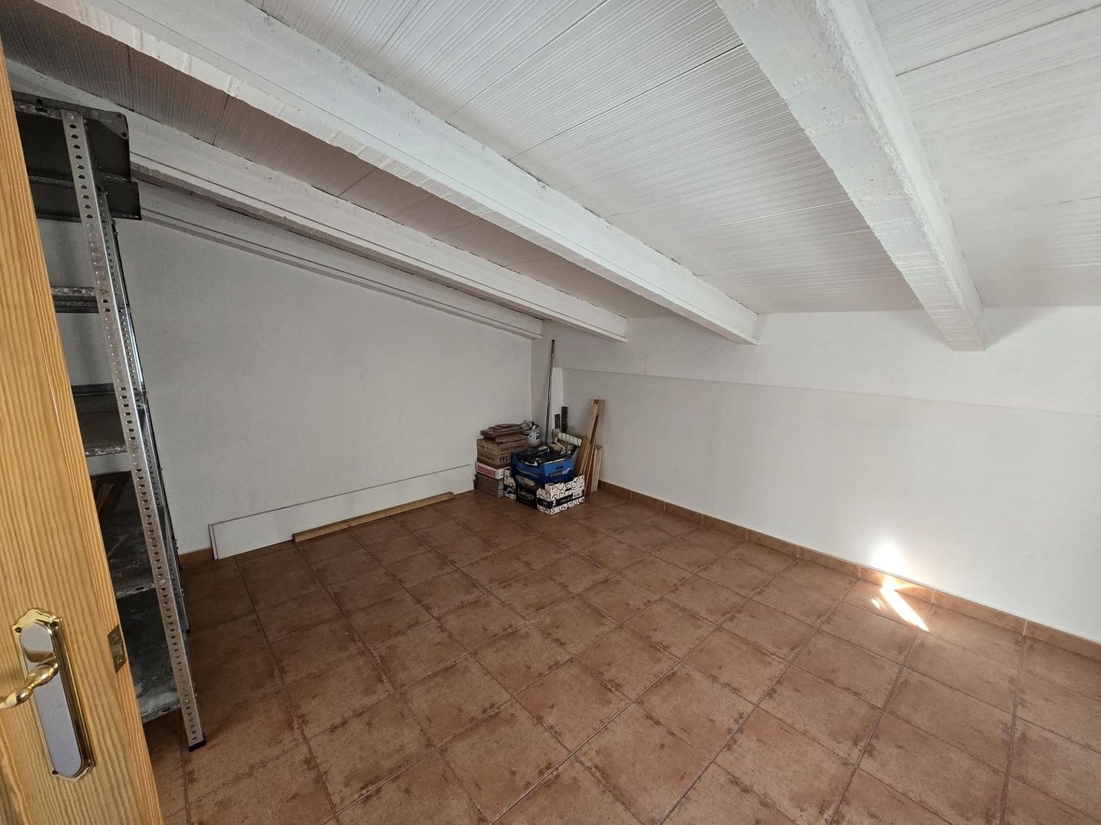 5 soveværelse Byhus til salg i Sax med garage - € 175.000 (Ref: 9570461)