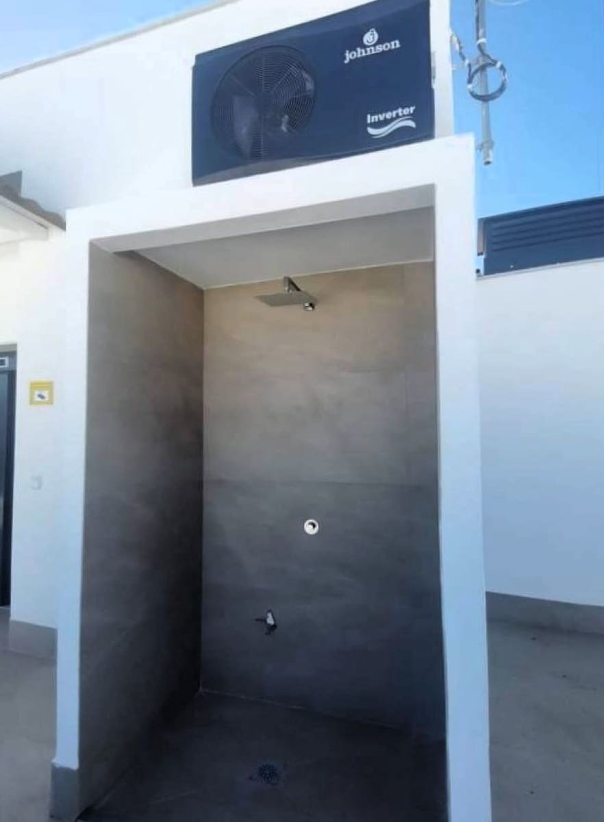 1 bedroom Apartment for sale in Torrevieja with pool - € 425,000 (Ref: 9570560)