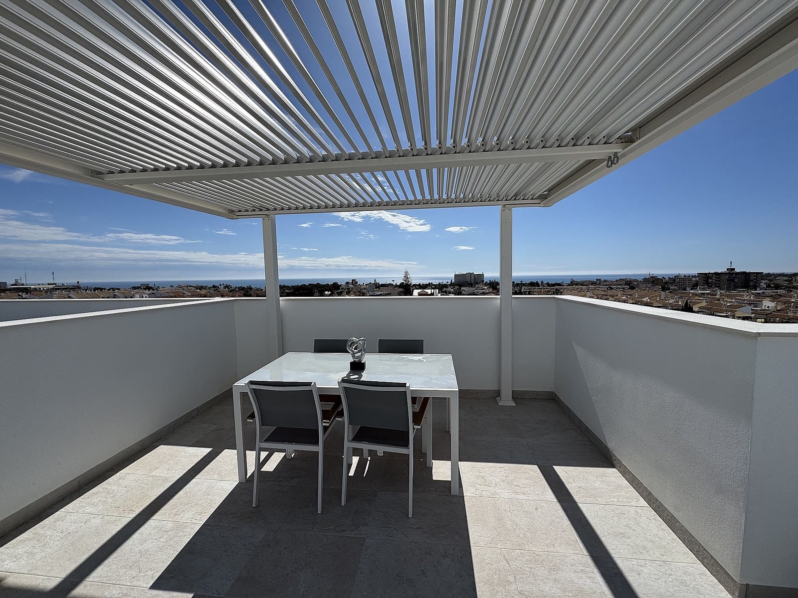 2 makuuhuone Kattohuoneisto myytävänä paikassa Playa Flamenca mukana uima-altaan - 529 950 € (Ref: 9573892)