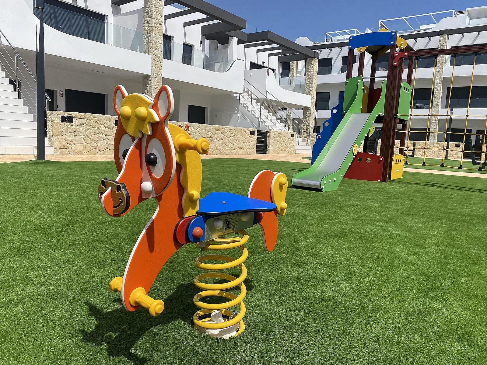 3 sypialnia Bungalow na sprzedaż w Orihuela Costa z basenem - 440 000 € (Ref: 9573900)