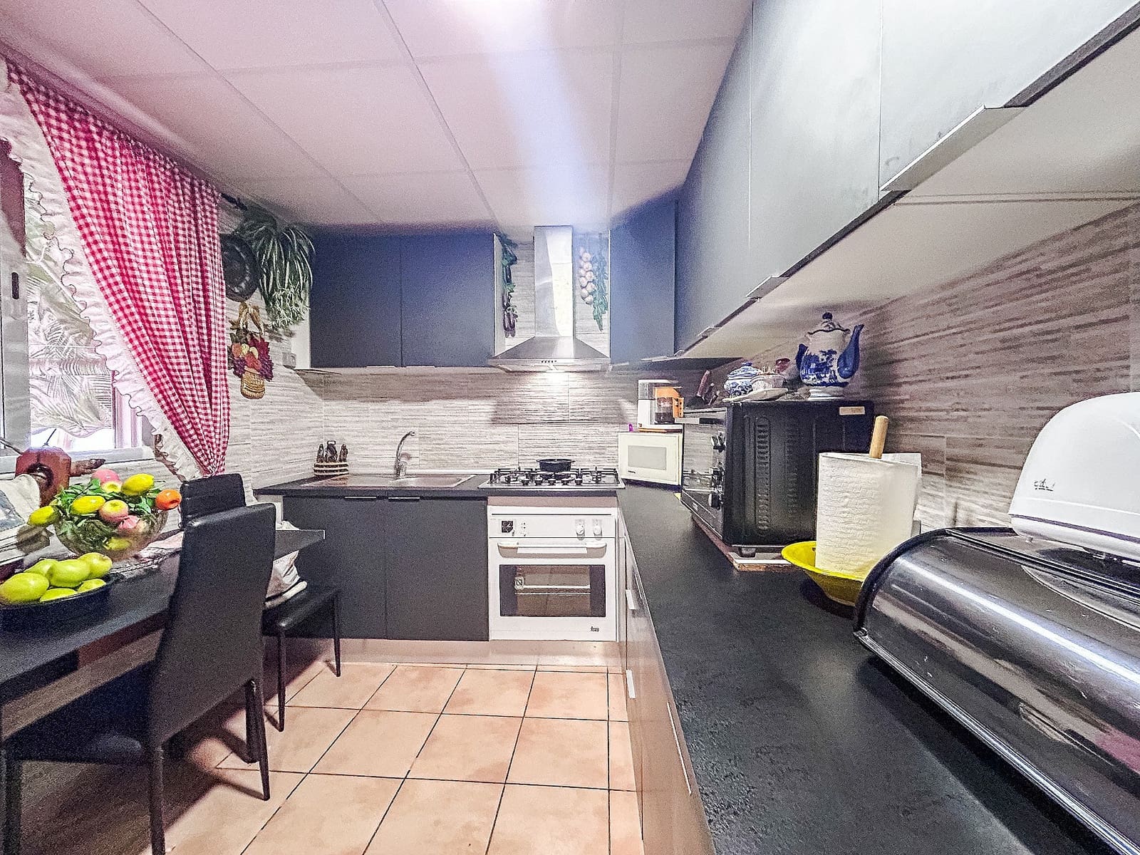 9 soverom Kjedet enebolig til salgs i Sax med garasje - € 220 000 (Ref: 9573927)