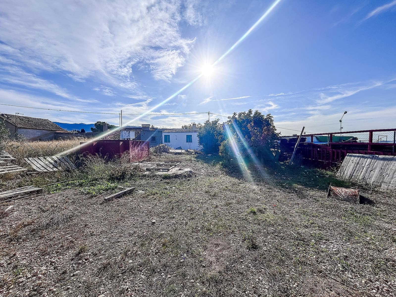 9 soverom Kjedet enebolig til salgs i Sax med garasje - € 220 000 (Ref: 9573927)