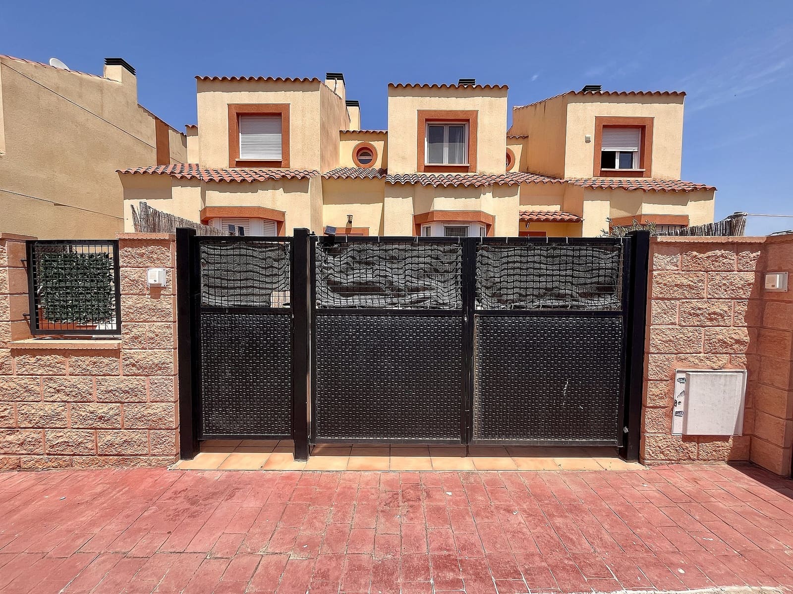 3 bedroom Townhouse for sale in Cabo Roig with pool - € 254,000 (Ref: 9575589)