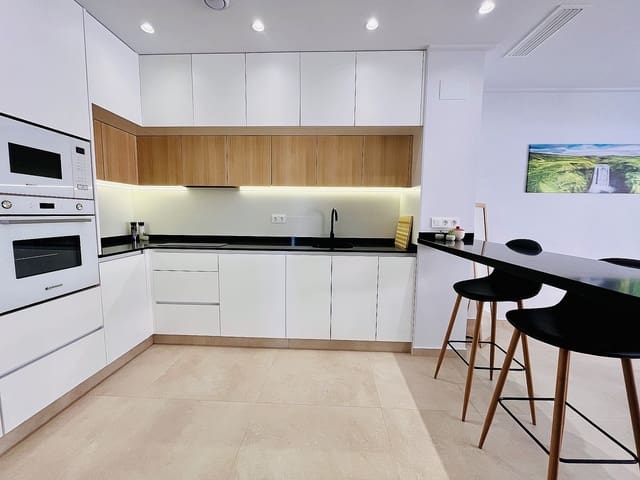 3 makuuhuone Huoneisto myytävänä paikassa Guardamar Playa, Guardamar del Segura mukana uima-altaan 
autotalli - 259 900 € (Ref: 9575596)