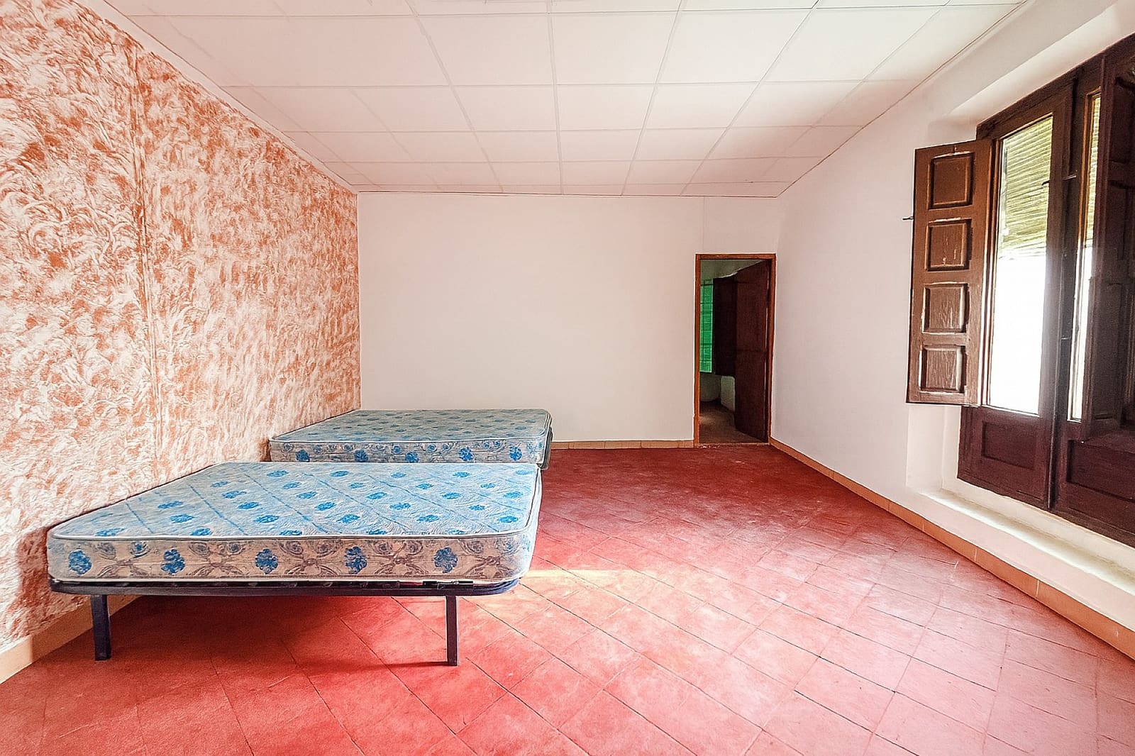 9 sypialnia Dom blizniak na sprzedaż w Sax z garażem - 220 000 € (Ref: 9575615)