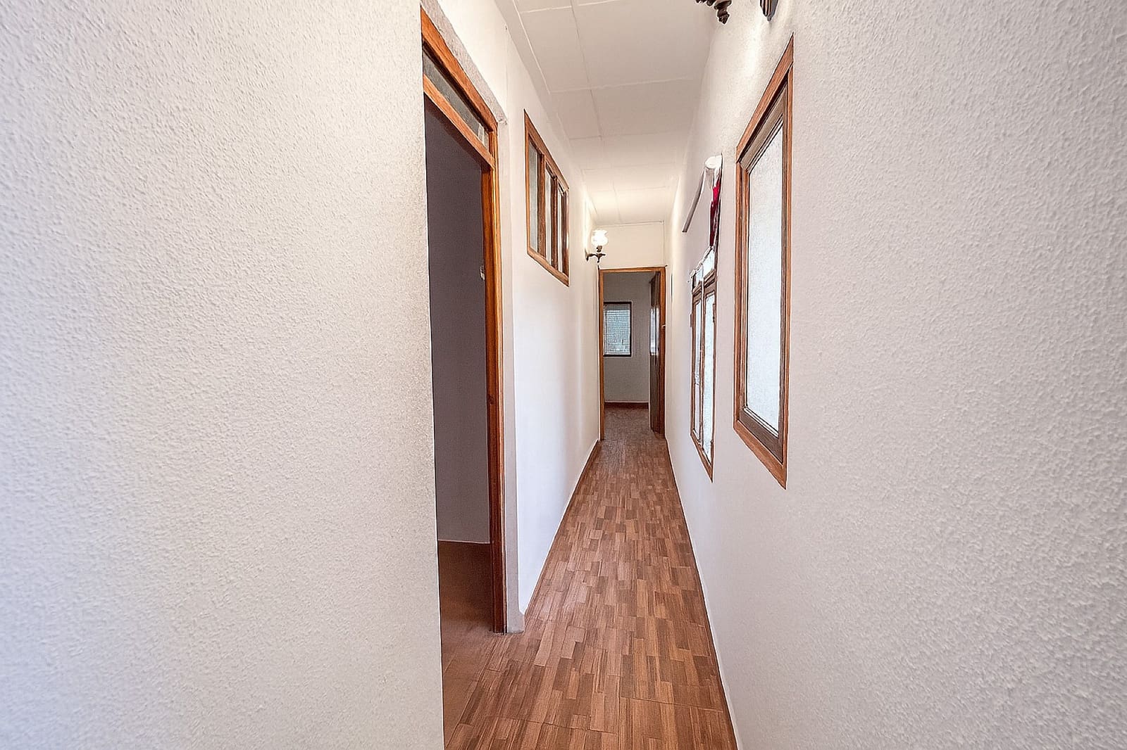 9 sypialnia Dom blizniak na sprzedaż w Sax z garażem - 220 000 € (Ref: 9575615)