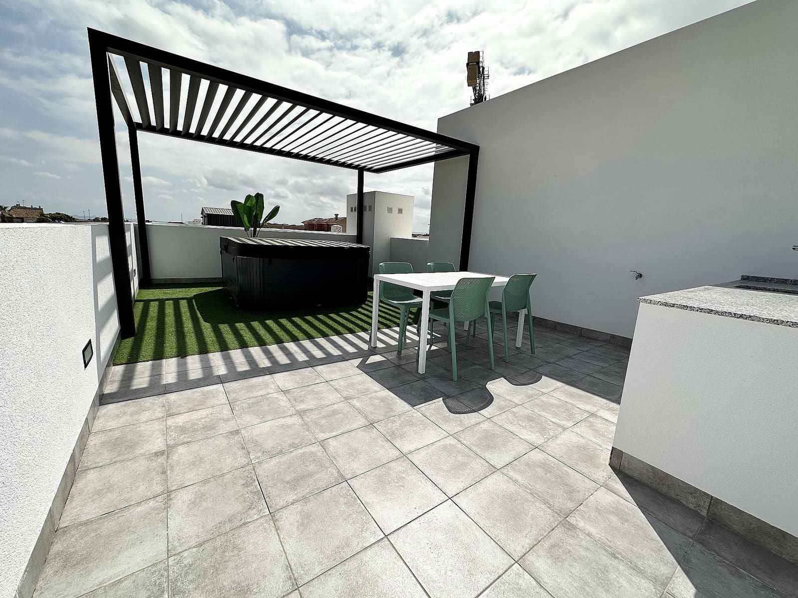 3 slaapkamer Bungalow te koop in Roldan met zwembad - € 269.950 (Ref: 9578381)