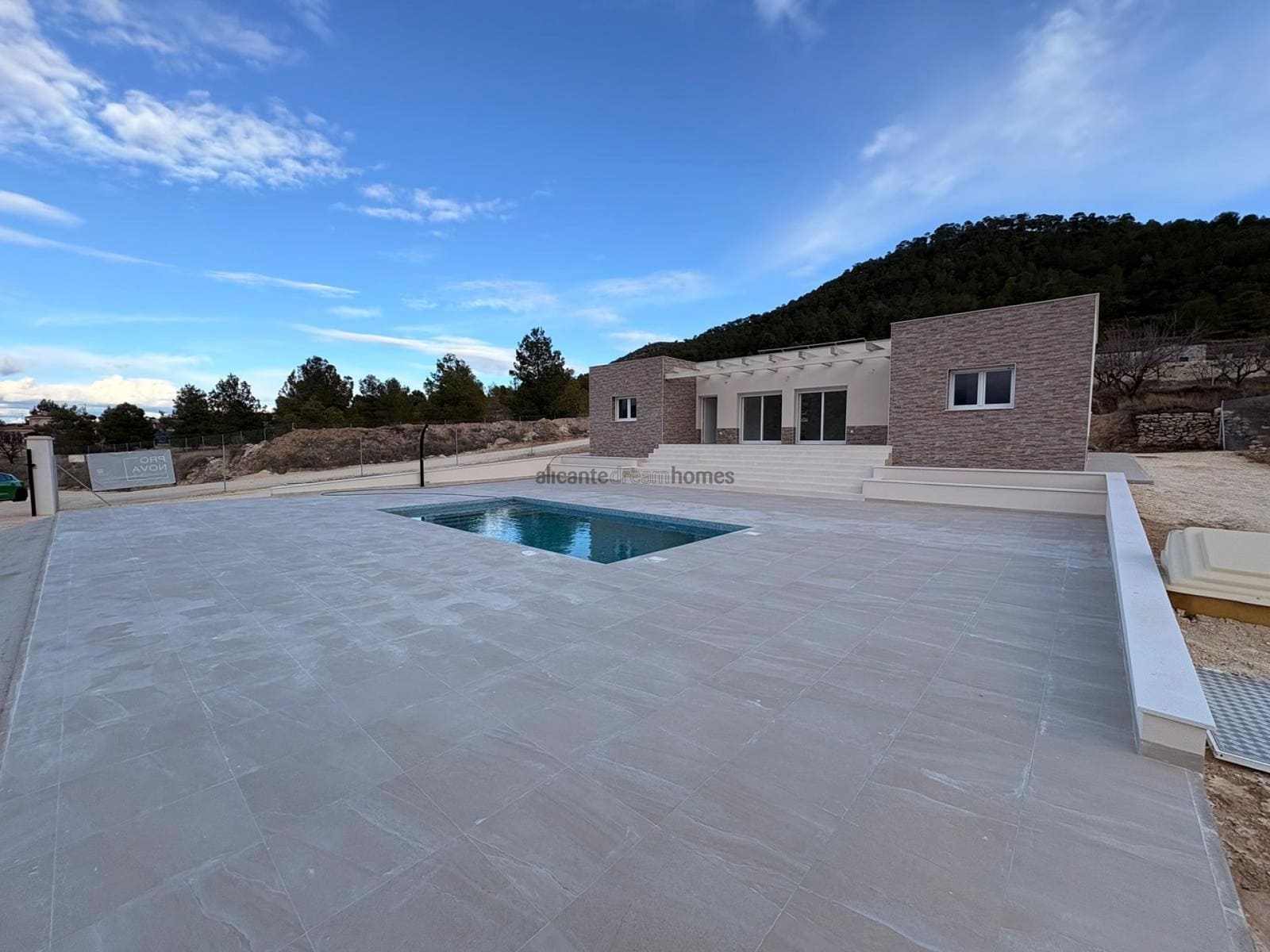 3 quarto Moradia para venda em Pinoso com piscina - 399 995 € (Ref: 9585322)