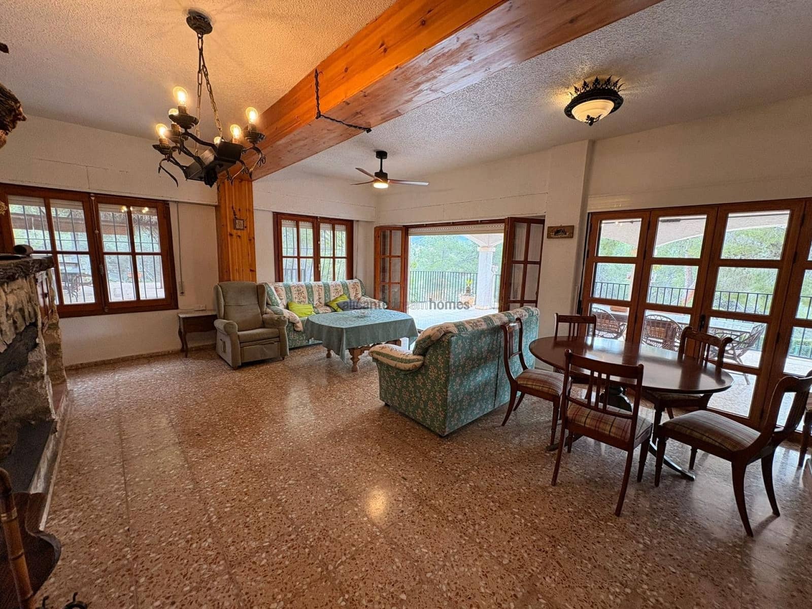 4 soverom Villa til salgs i Sax med svømmebasseng garasje - € 315 000 (Ref: 9590652)