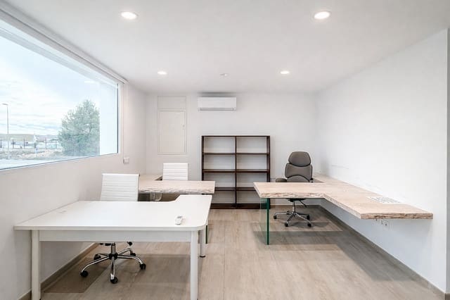 4 makuuhuone Kaupallinen myytävänä paikassa Villena mukana 
autotalli - 226 600 € (Ref: 9594588)