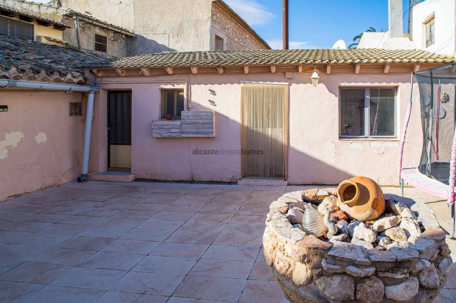 5 bedroom Finca/Country House for sale in Pinoso with pool - € 179,950 (Ref: 9594589)