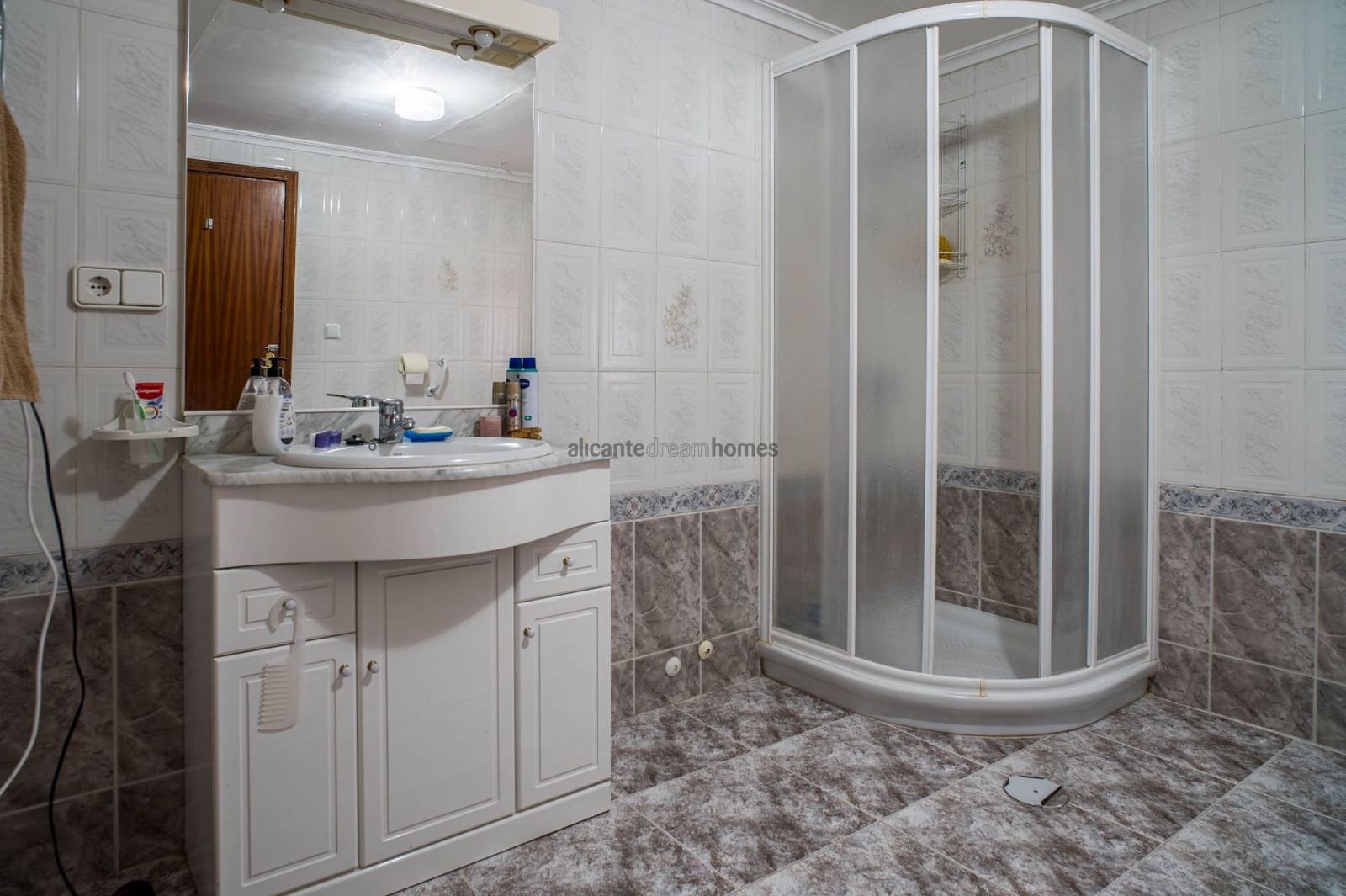 5 bedroom Finca/Country House for sale in Pinoso with pool - € 179,950 (Ref: 9594589)