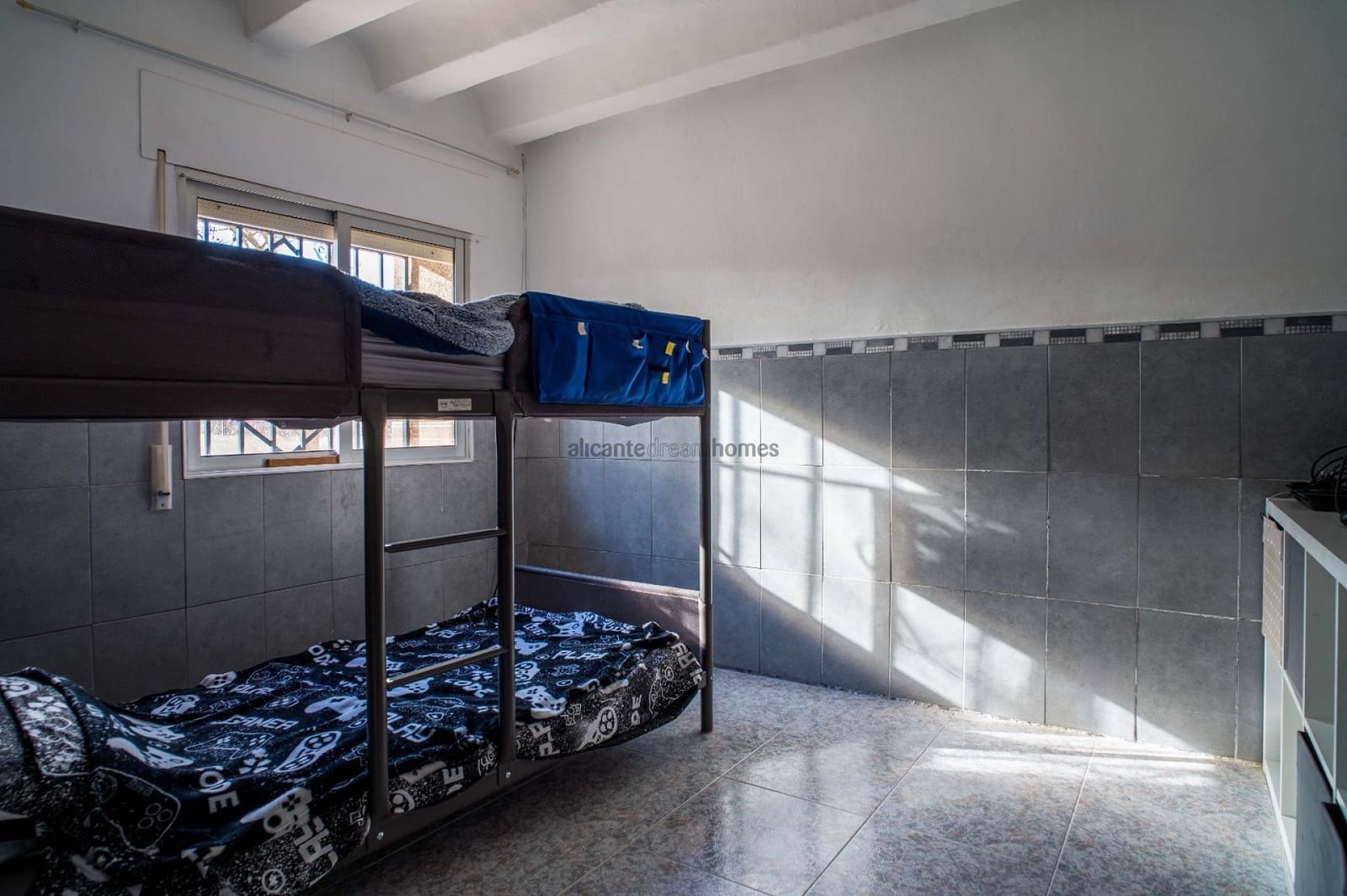 5 bedroom Finca/Country House for sale in Pinoso with pool - € 179,950 (Ref: 9594589)