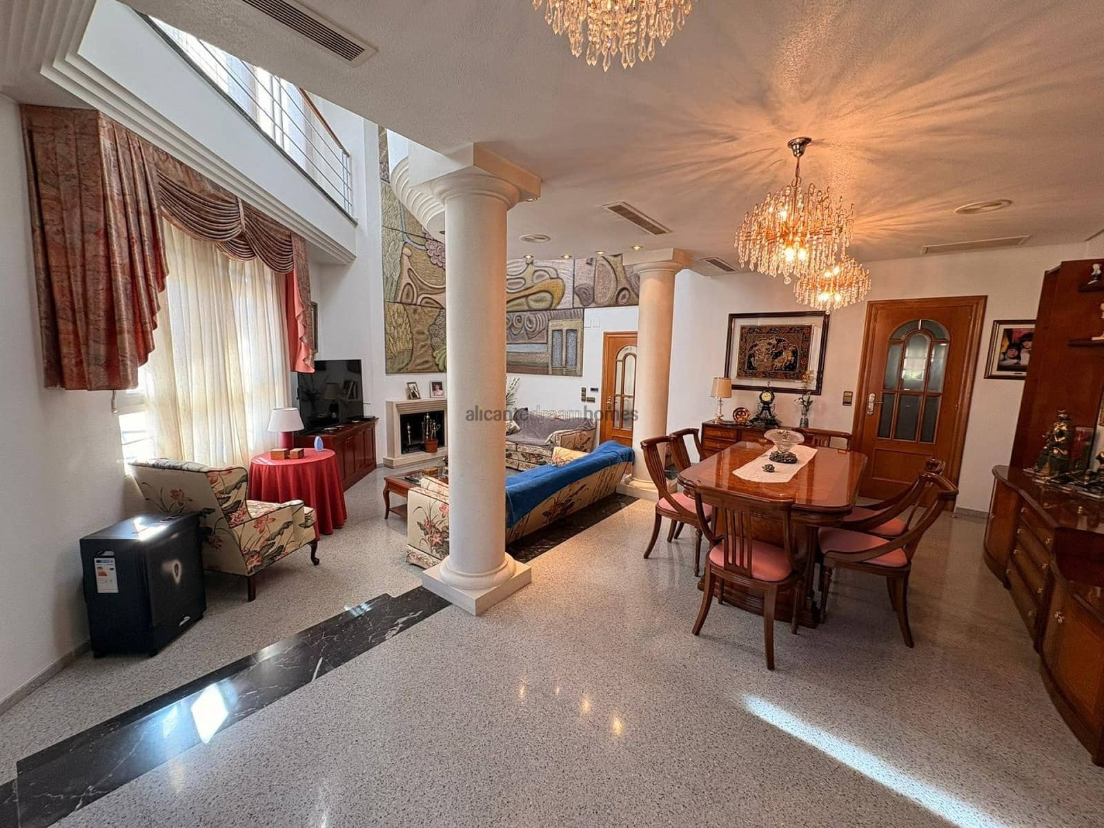 6 soverom Villa til salgs i Sax med svømmebasseng garasje - € 599 995 (Ref: 9598624)