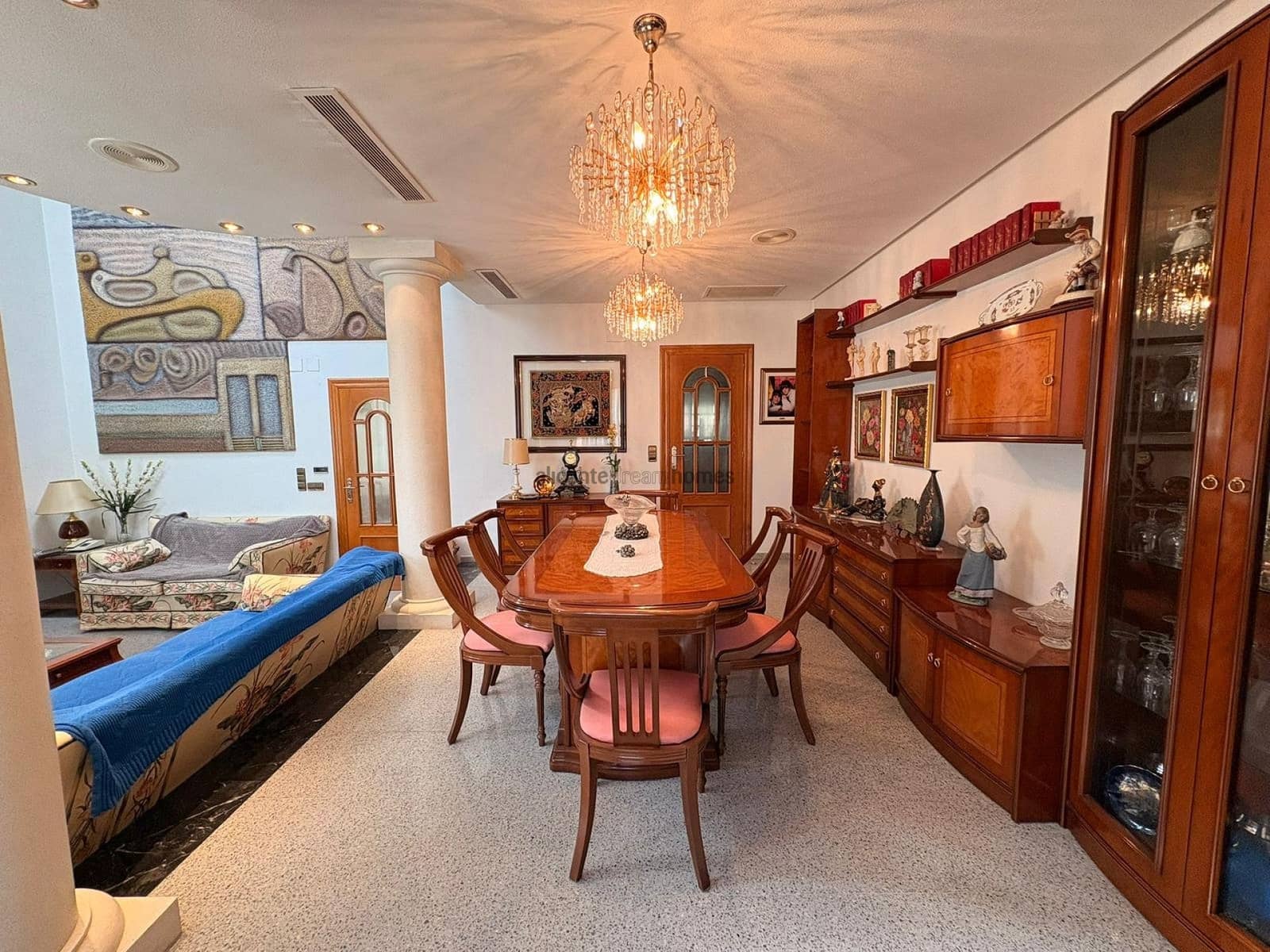 6 soverom Villa til salgs i Sax med svømmebasseng garasje - € 599 995 (Ref: 9598624)