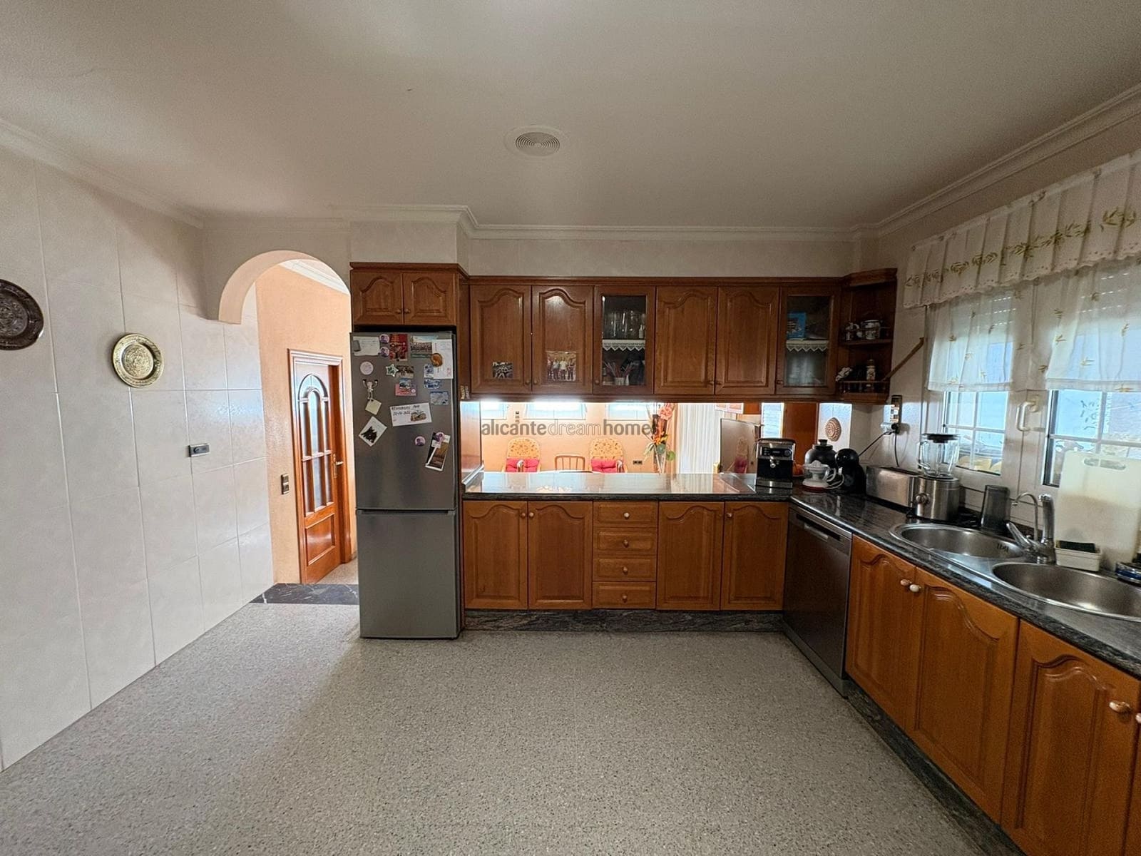 6 soverom Villa til salgs i Sax med svømmebasseng garasje - € 599 995 (Ref: 9598624)