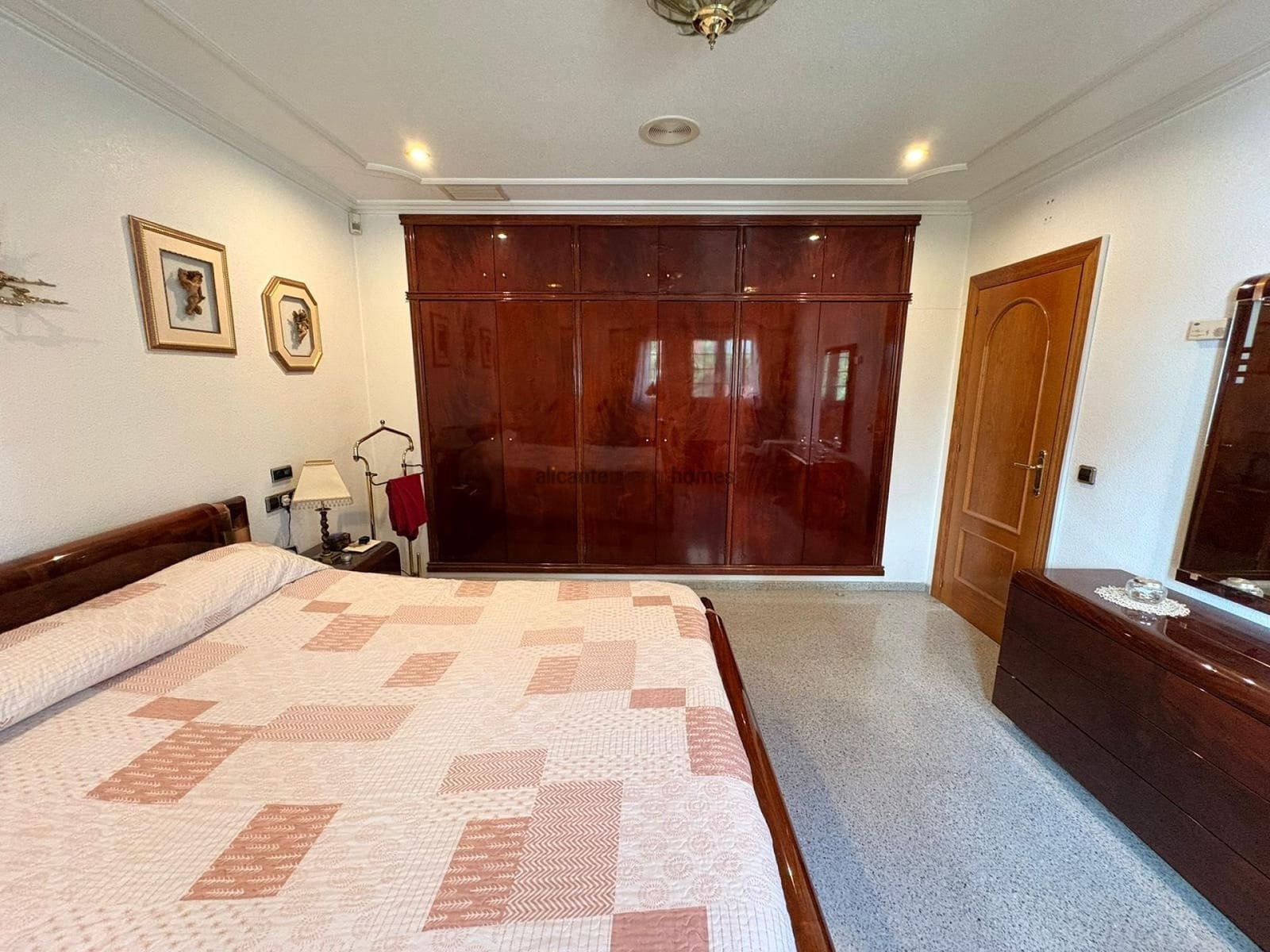 6 soverom Villa til salgs i Sax med svømmebasseng garasje - € 599 995 (Ref: 9598624)