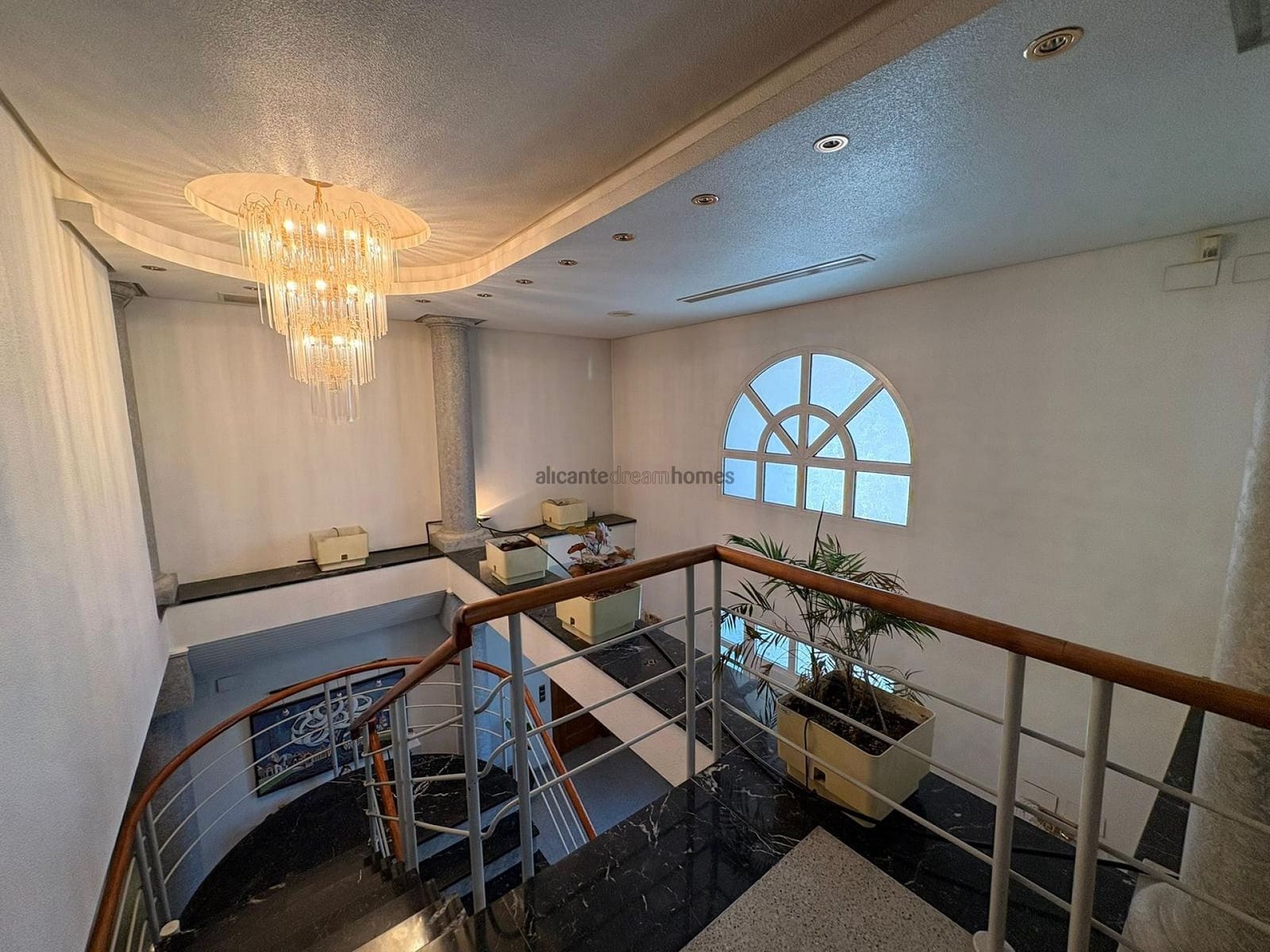 6 soverom Villa til salgs i Sax med svømmebasseng garasje - € 599 995 (Ref: 9598624)