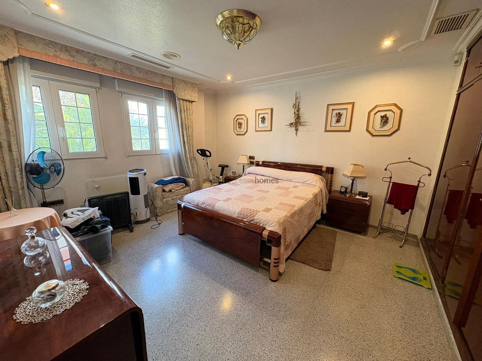 6 soverom Villa til salgs i Sax med svømmebasseng garasje - € 599 995 (Ref: 9598624)