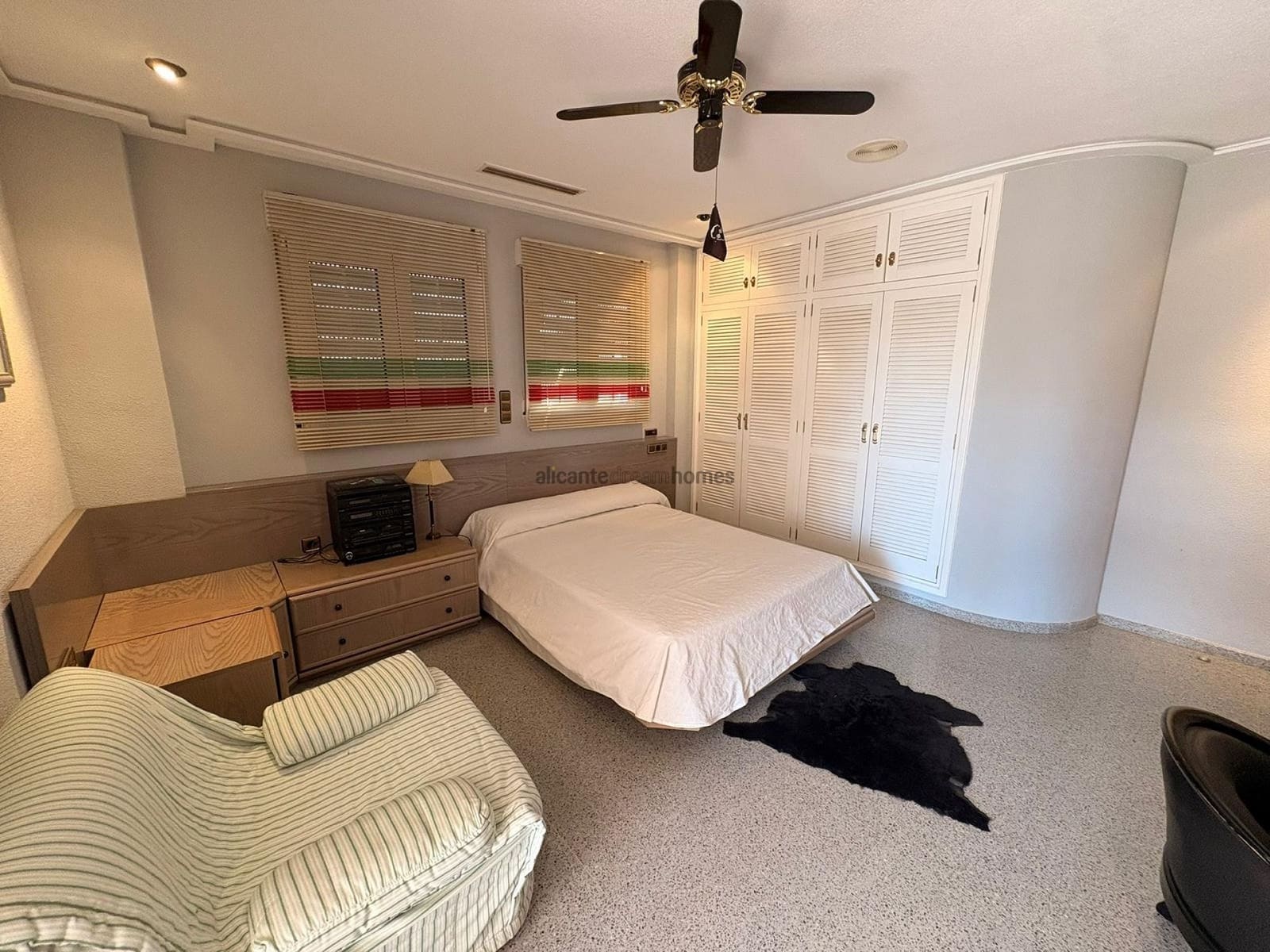 6 soverom Villa til salgs i Sax med svømmebasseng garasje - € 599 995 (Ref: 9598624)