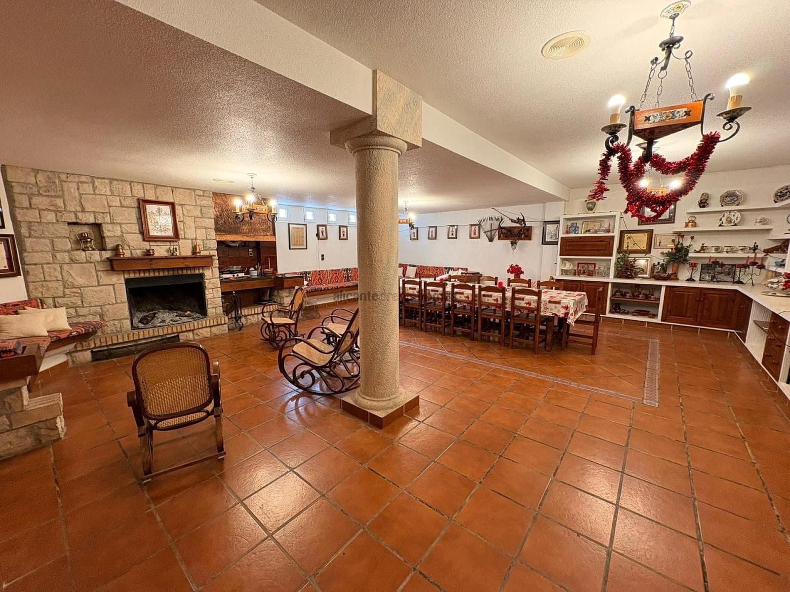 6 soverom Villa til salgs i Sax med svømmebasseng garasje - € 599 995 (Ref: 9598624)