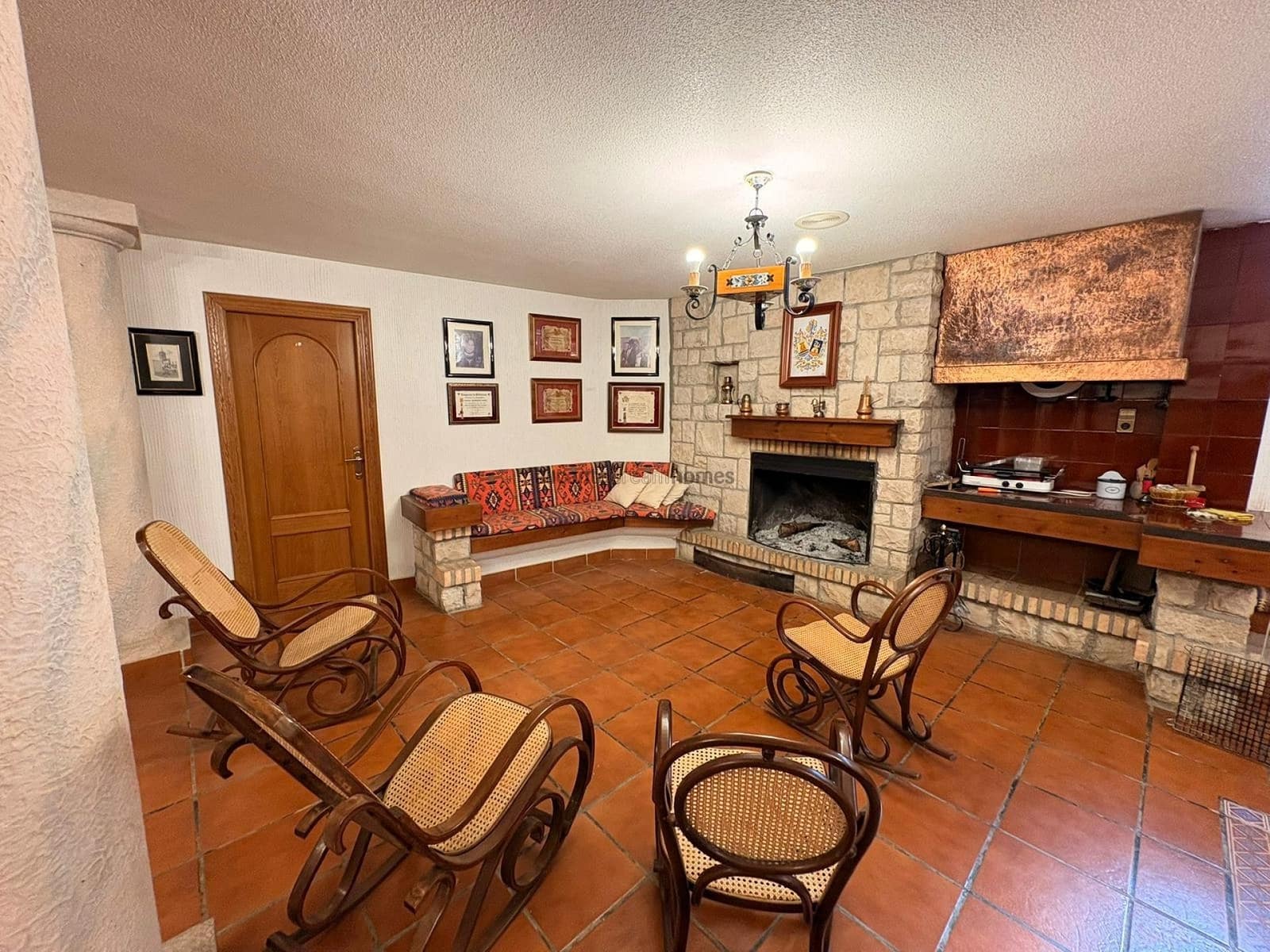 6 soverom Villa til salgs i Sax med svømmebasseng garasje - € 599 995 (Ref: 9598624)