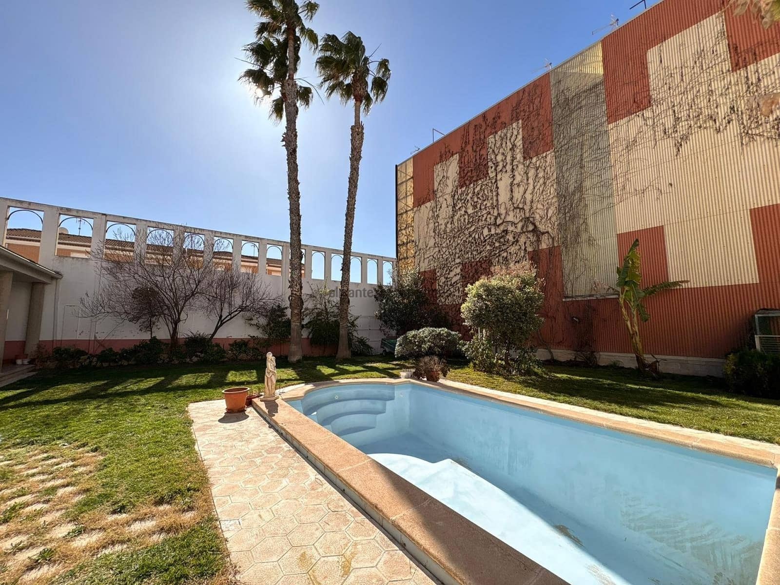 6 soverom Villa til salgs i Sax med svømmebasseng garasje - € 599 995 (Ref: 9598624)