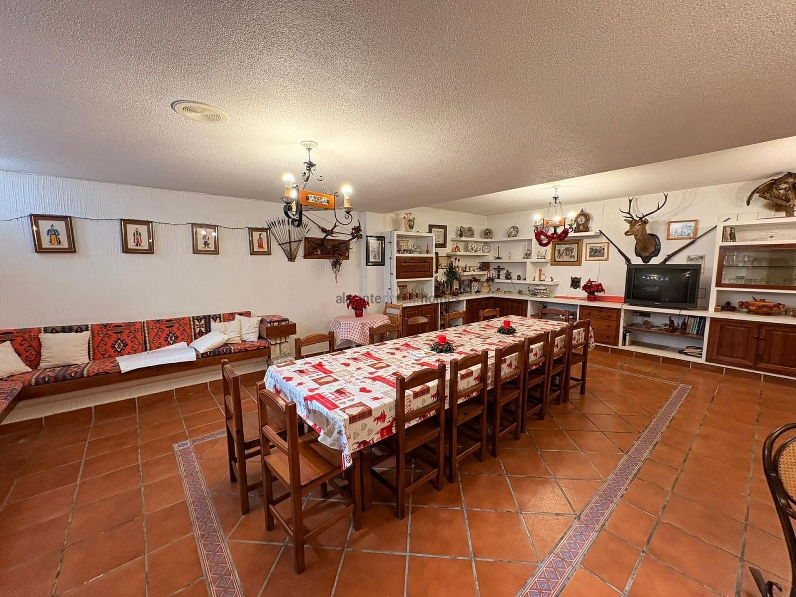 6 soverom Villa til salgs i Sax med svømmebasseng garasje - € 599 995 (Ref: 9598624)