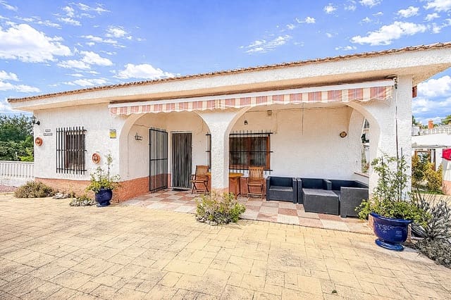 4 makuuhuone Huvila myytävänä paikassa Tibi mukana uima-altaan 
autotalli - 220 000 € (Ref: 9604557)