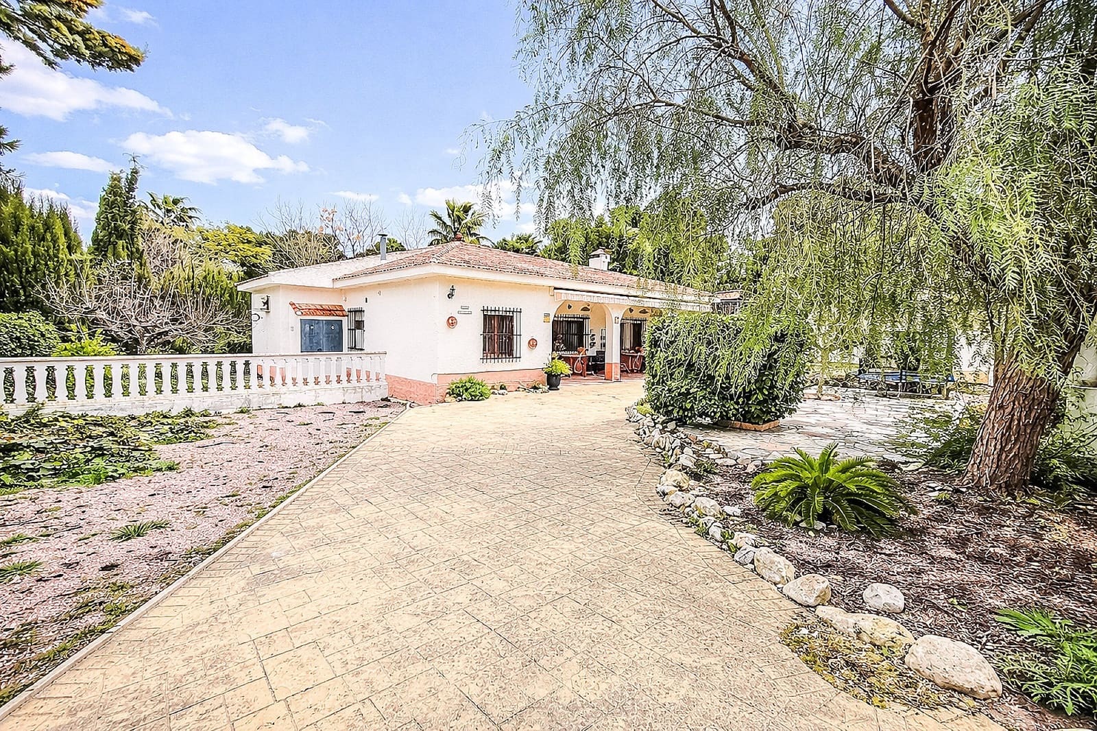 4 makuuhuone Huvila myytävänä paikassa Tibi mukana uima-altaan 
autotalli - 220 000 € (Ref: 9604557)