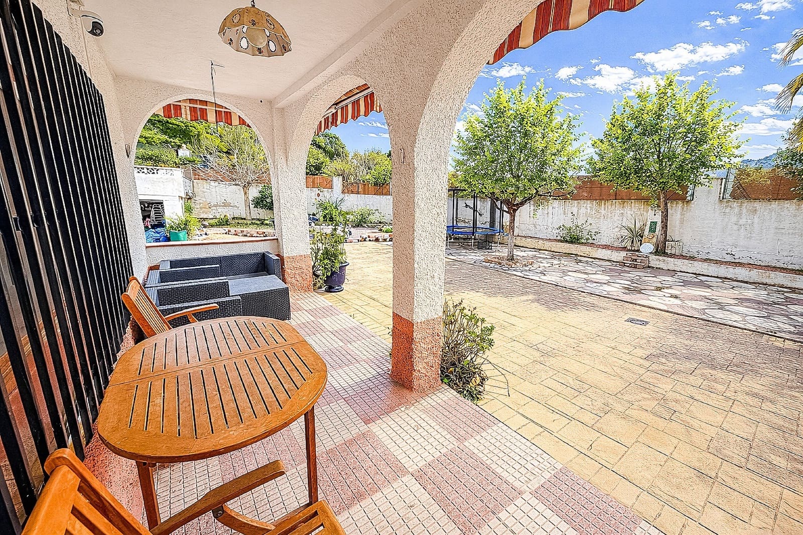 4 makuuhuone Huvila myytävänä paikassa Tibi mukana uima-altaan 
autotalli - 220 000 € (Ref: 9604557)