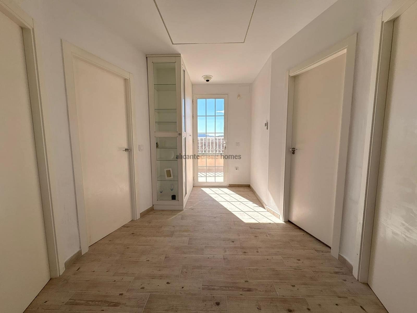 6 bedroom Villa for sale in Pinoso with pool - € 465,000 (Ref: 9614649)