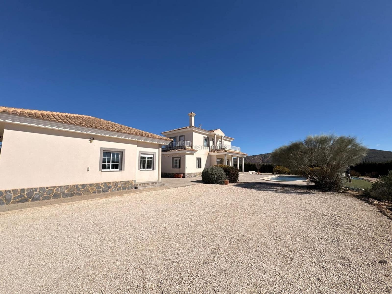 6 bedroom Villa for sale in Pinoso with pool - € 465,000 (Ref: 9614649)