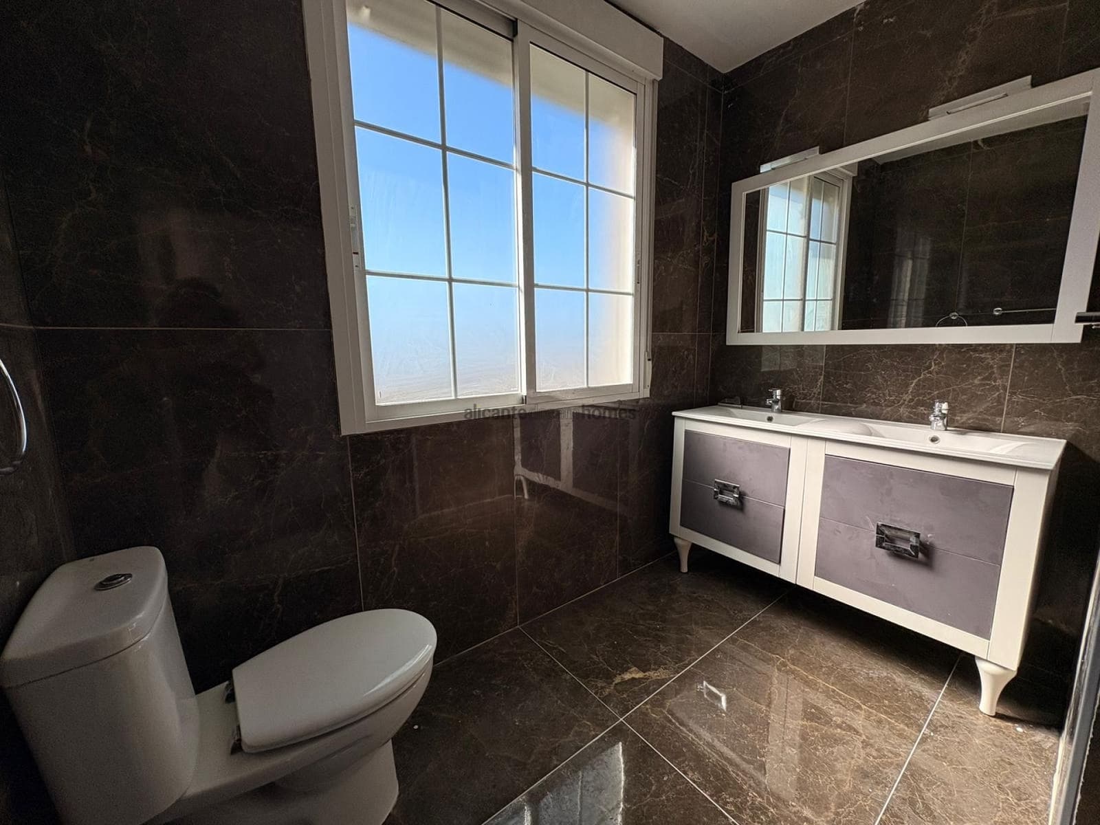 6 bedroom Villa for sale in Pinoso with pool - € 465,000 (Ref: 9614649)