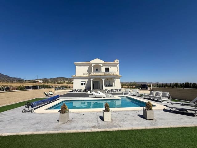 3 bedroom Villa for sale in Pinoso with pool - € 375,000 (Ref: 9620752)