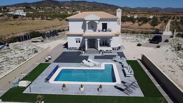 3 bedroom Villa for sale in Pinoso with pool - € 375,000 (Ref: 9620752)