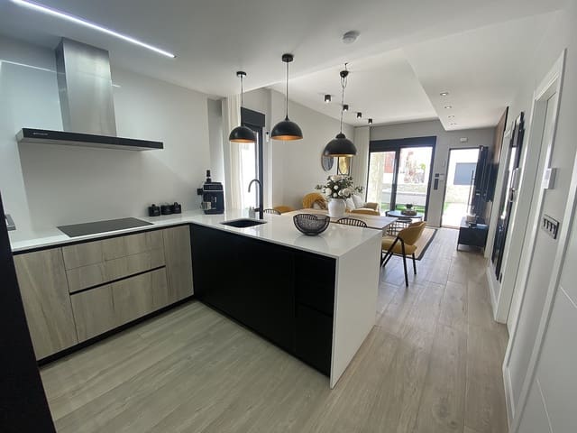 3 bedroom Bungalow for sale in Punta Prima, Orihuela with pool - € 440,000 (Ref: 9625251)