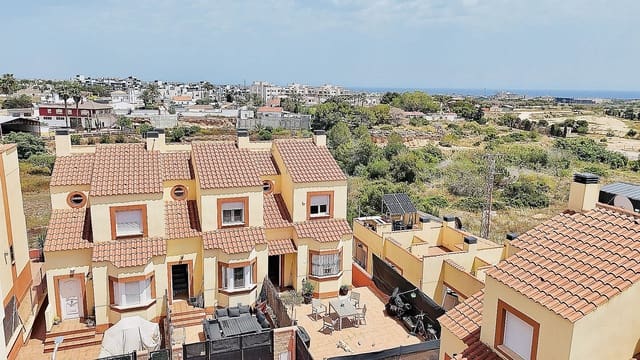 3 soveværelse Byhus til salg i Cabo Roig, Orihuela med swimmingpool - € 254.000 (Ref: 9625252)