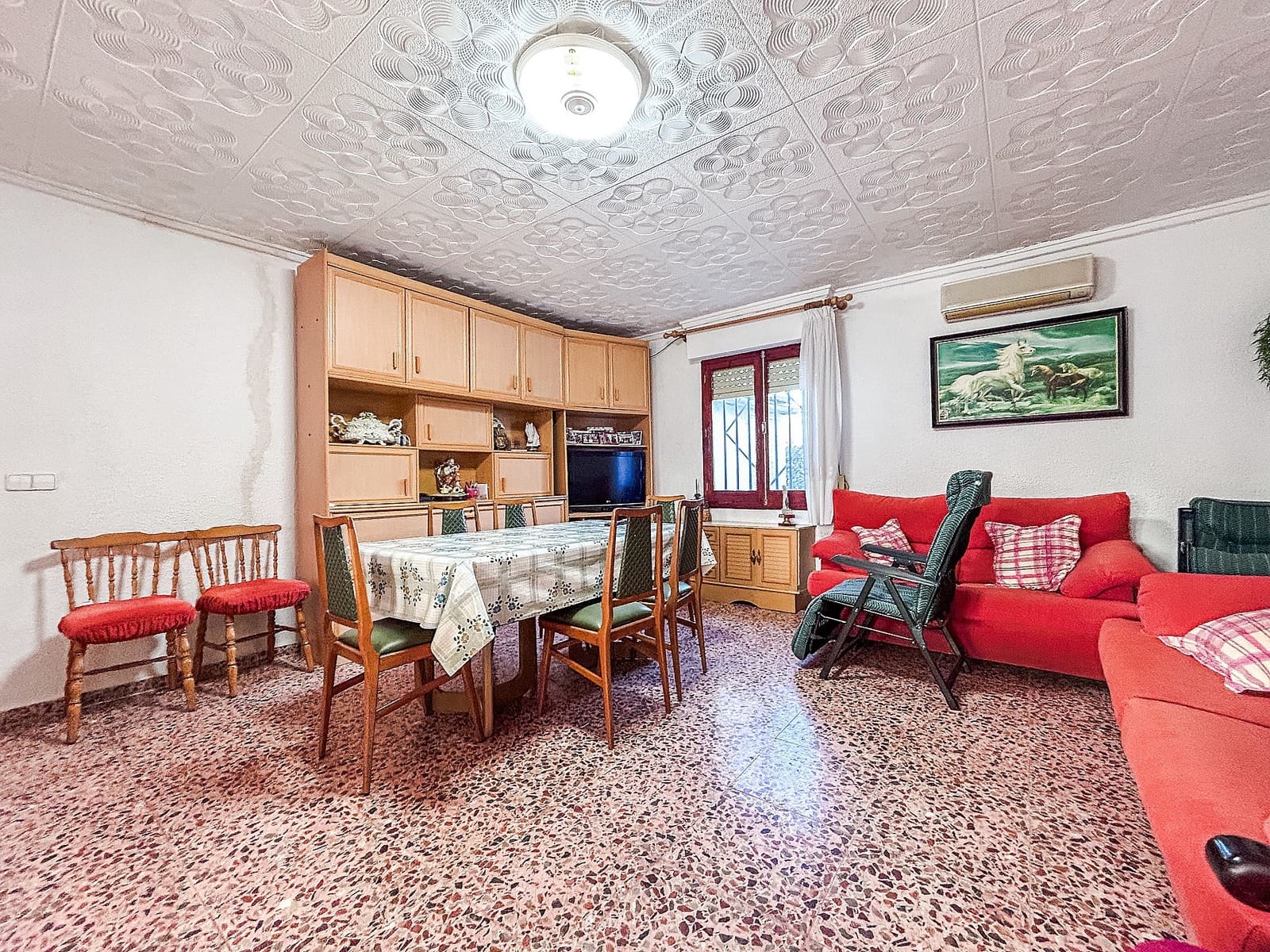 4 bedroom Villa for sale in Sax with pool - € 184,995 (Ref: 9625279)