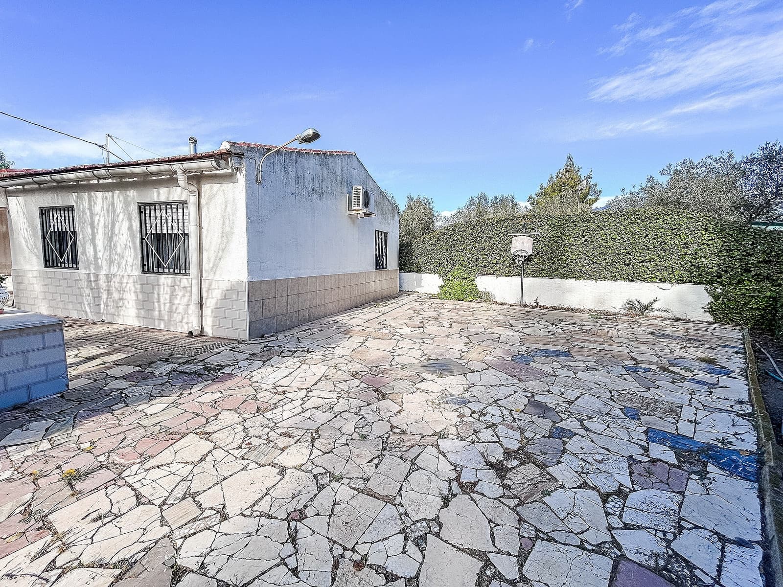 4 bedroom Villa for sale in Sax with pool - € 184,995 (Ref: 9625279)