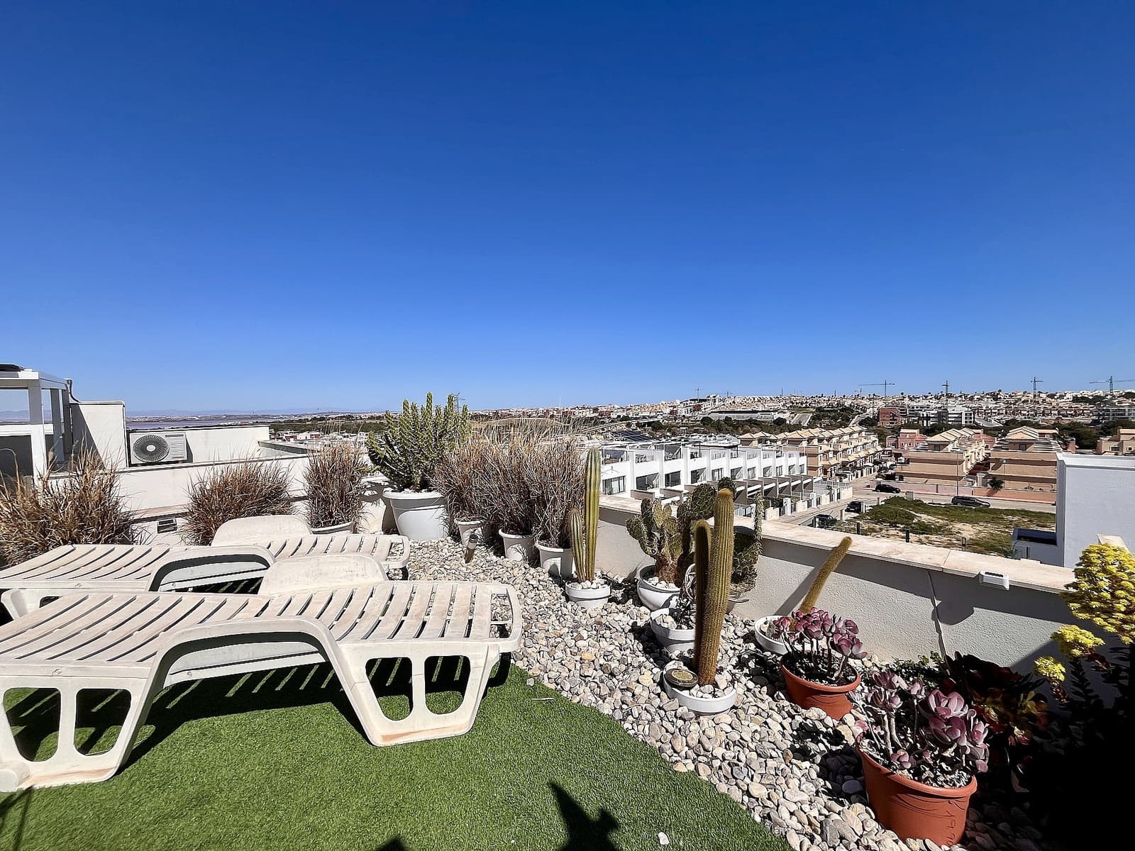 Casa de 3 habitaciones en Villamartin en venta con piscina - 350.000 € (Ref: 9636362)