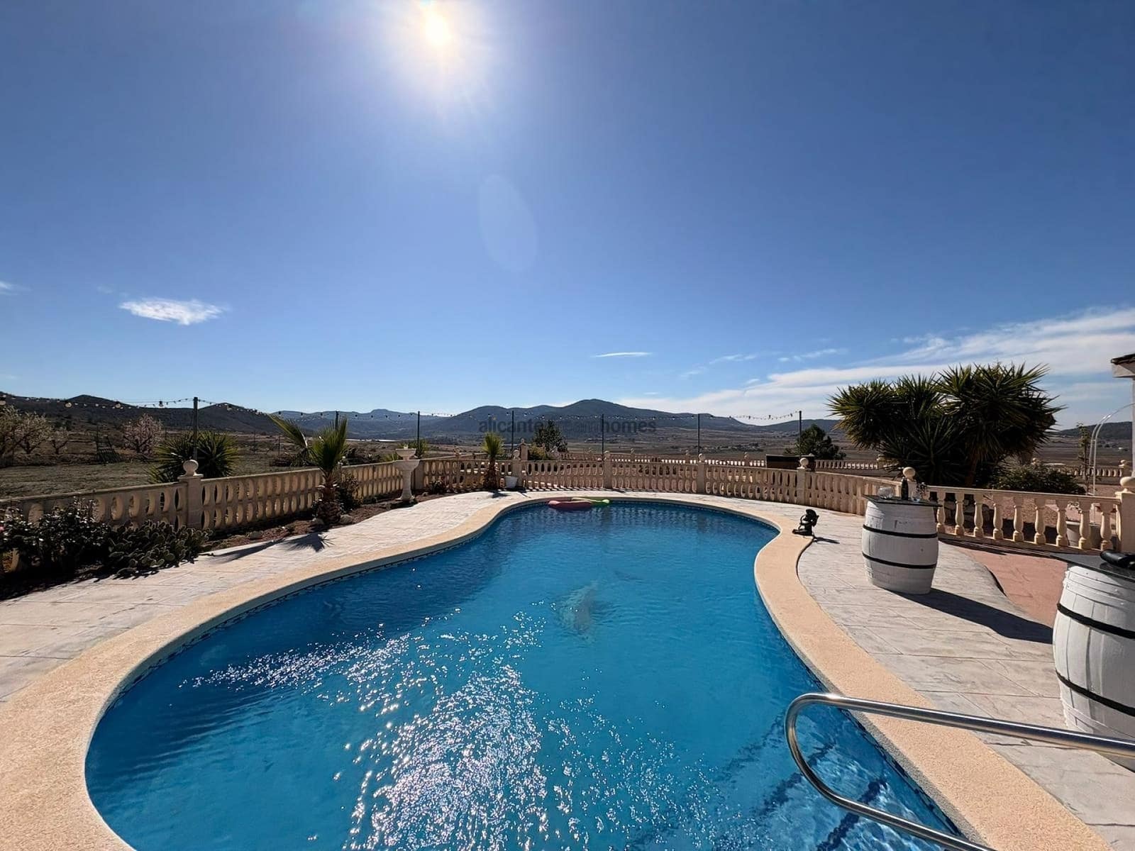 Chalet de 4 habitaciones en Monóvar / Monóver en venta con piscina - 525.000 € (Ref: 9636399)