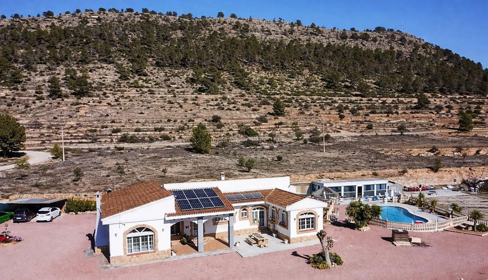 Chalet de 4 habitaciones en Monóvar / Monóver en venta con piscina - 525.000 € (Ref: 9636399)