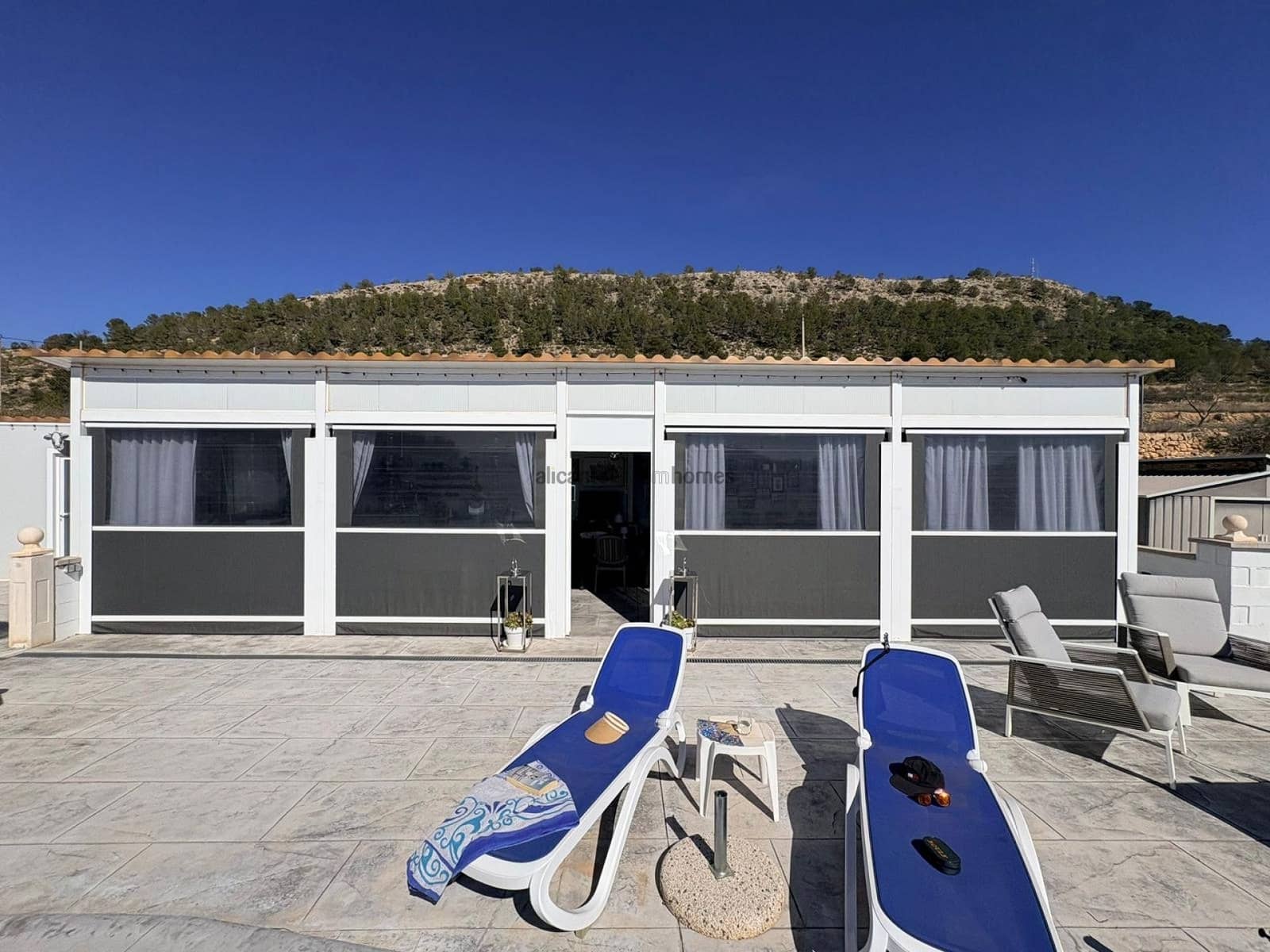 Chalet de 4 habitaciones en Monóvar / Monóver en venta con piscina - 525.000 € (Ref: 9636399)