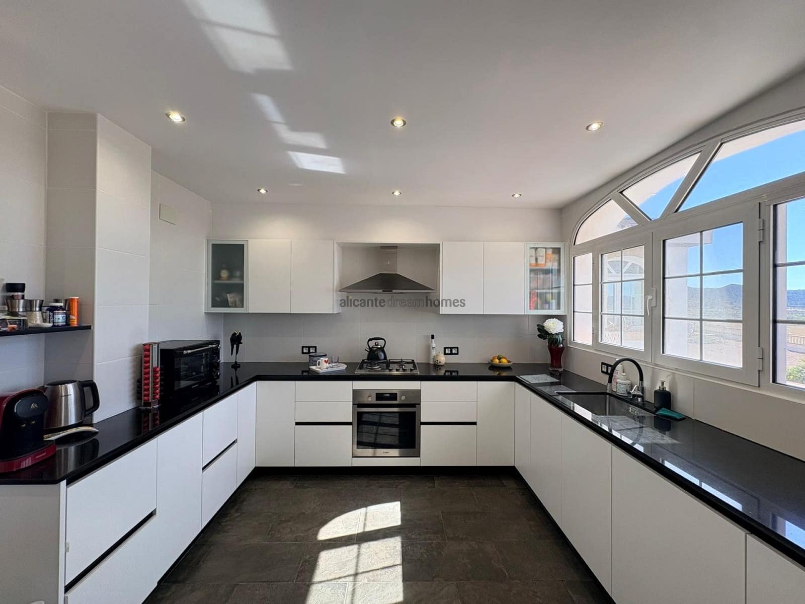 Chalet de 4 habitaciones en Monóvar / Monóver en venta con piscina - 525.000 € (Ref: 9636399)