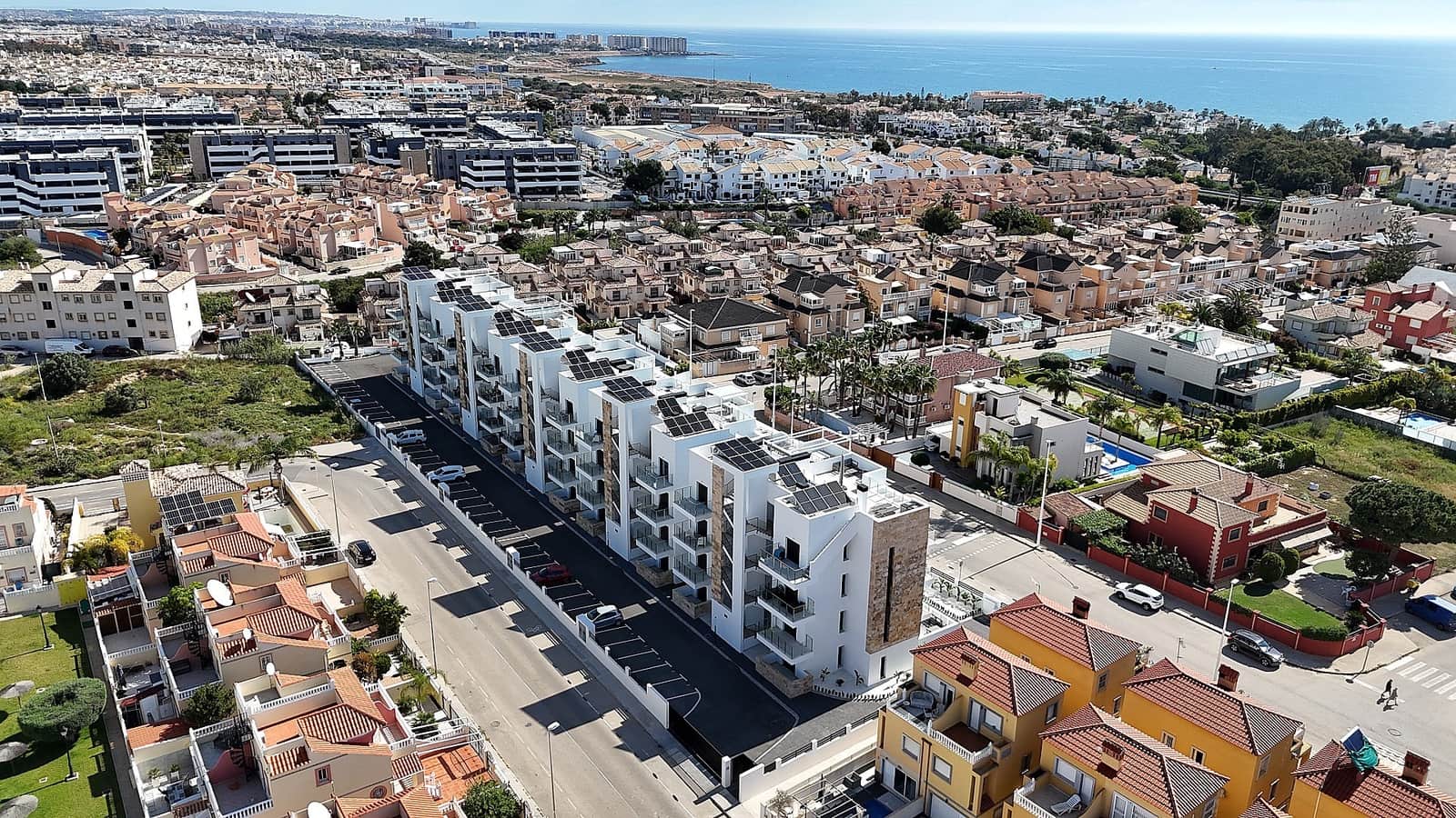 2 slaapkamer Penthouse te koop in Playa Flamenca met zwembad - € 529.950 (Ref: 9639016)